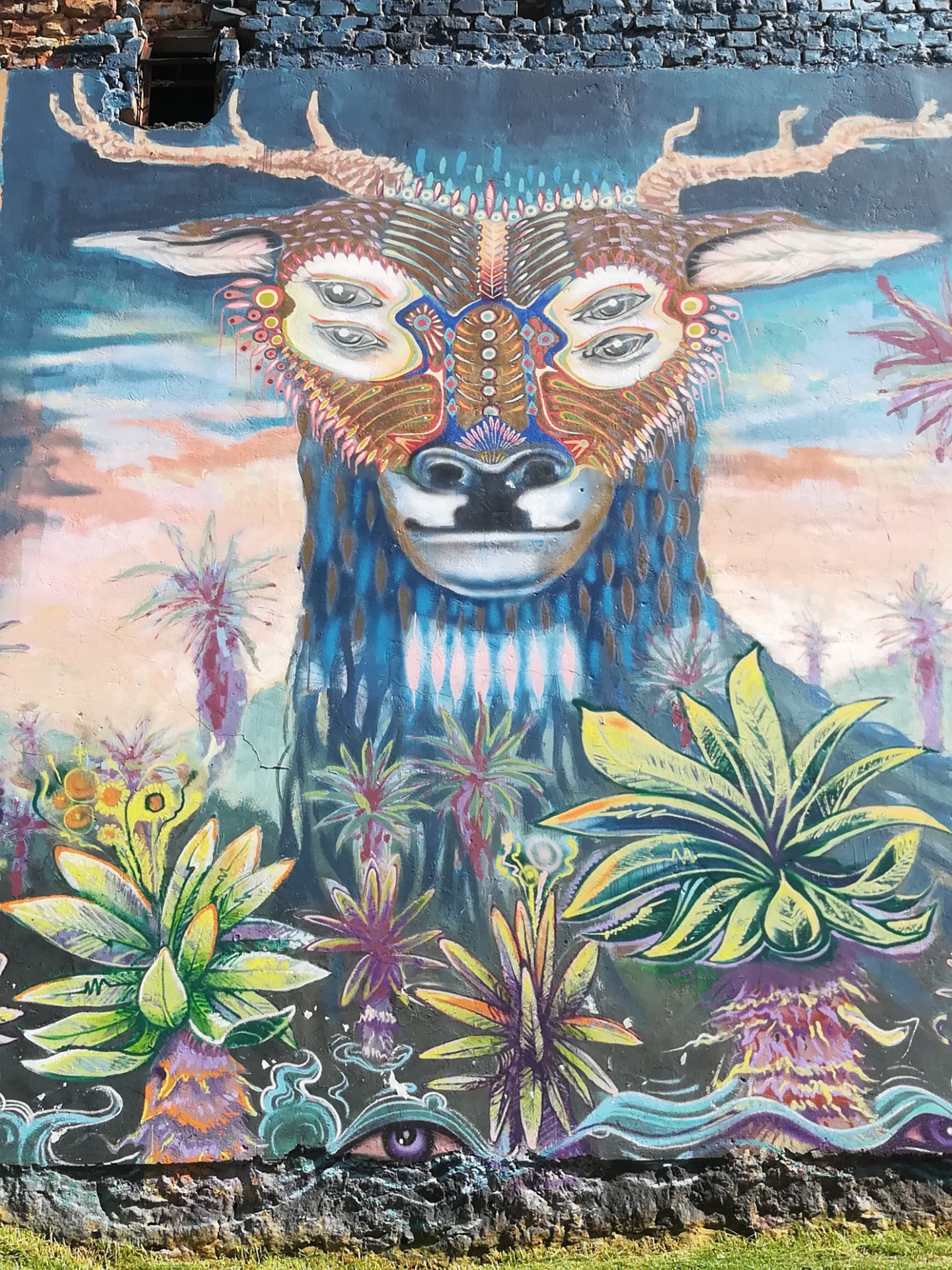 Cuando no estoy enseñando a los niños a dibujar, prefiero simplemente pasar el rato en la playa, con una buena cerveza y disfrutando de mi afortunada vida.